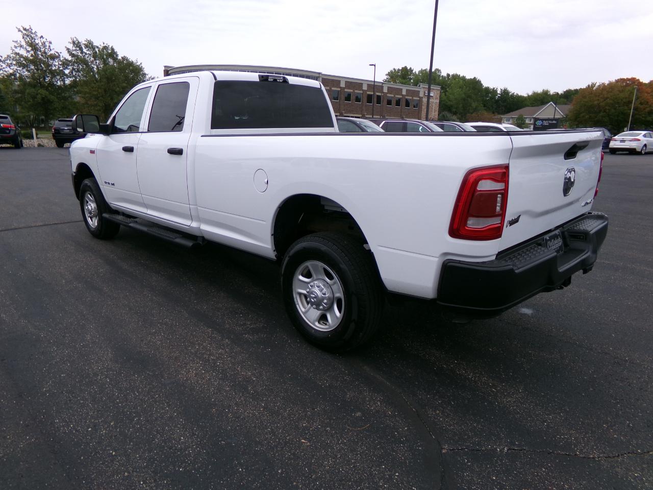 RAM 2500 Tradesman 4x4 Crew Cab 8' Box 2022