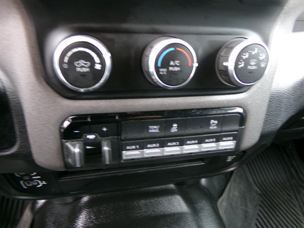 RAM 2500 Tradesman 4x4 Crew Cab 8' Box 2022