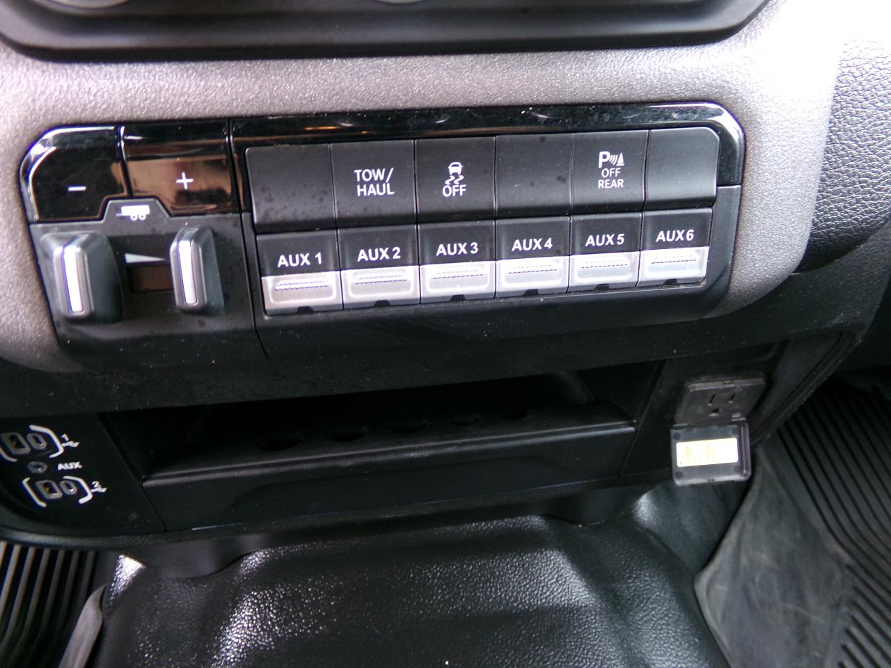 RAM 2500 Tradesman 4x4 Crew Cab 8' Box 2022