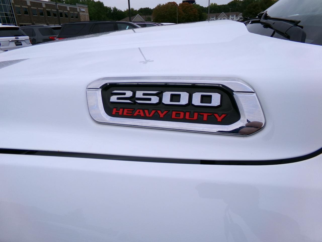 RAM 2500 Tradesman 4x4 Crew Cab 8' Box 2022