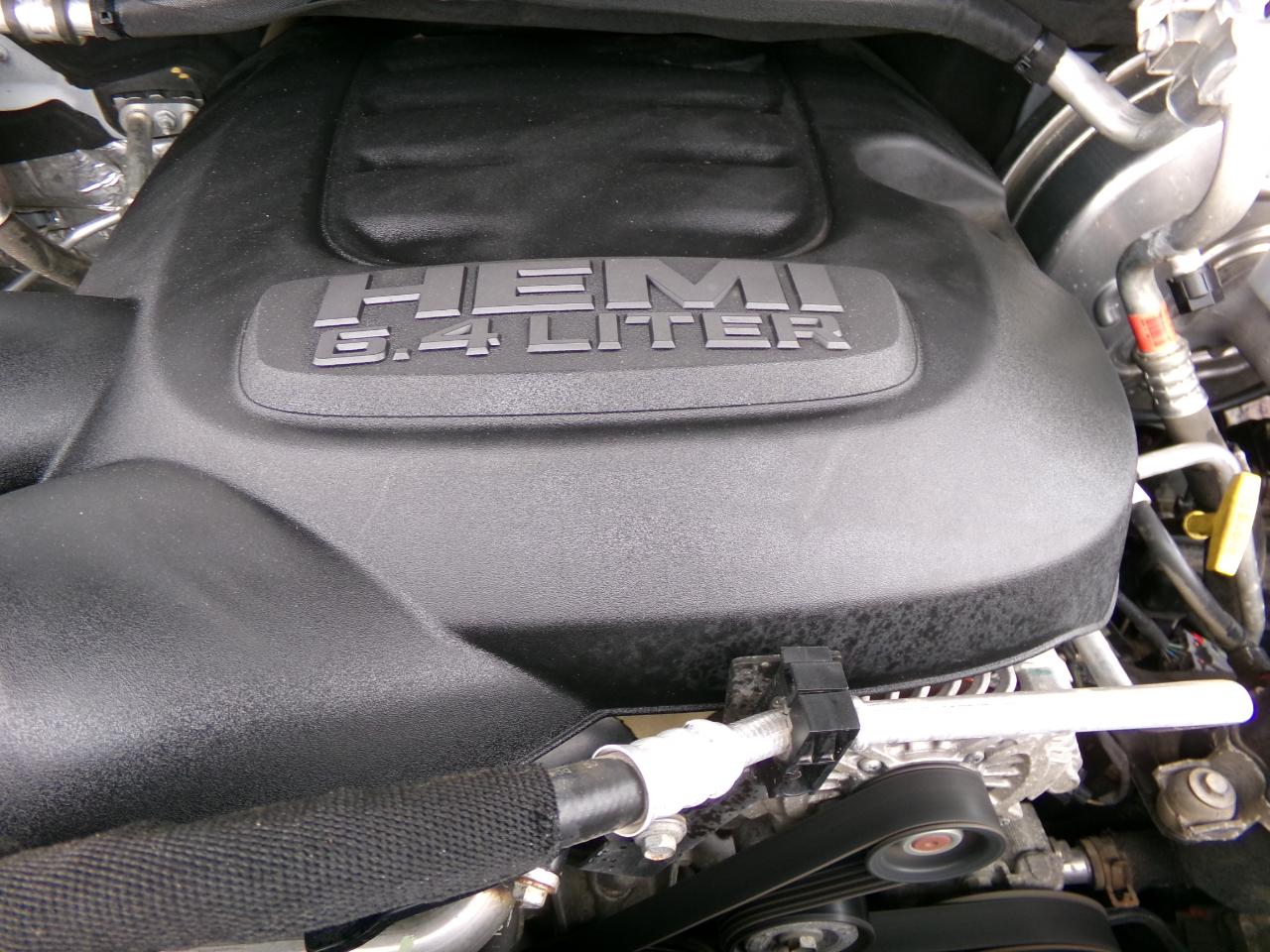 RAM 2500 Tradesman 4x4 Crew Cab 8' Box 2022