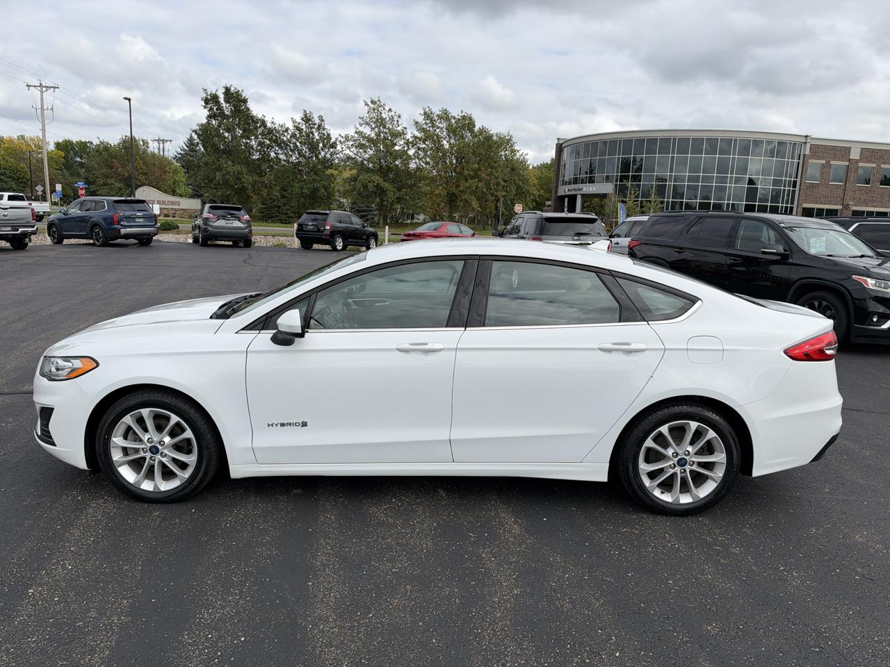 Ford Fusion Hybrid SE FWD 2019
