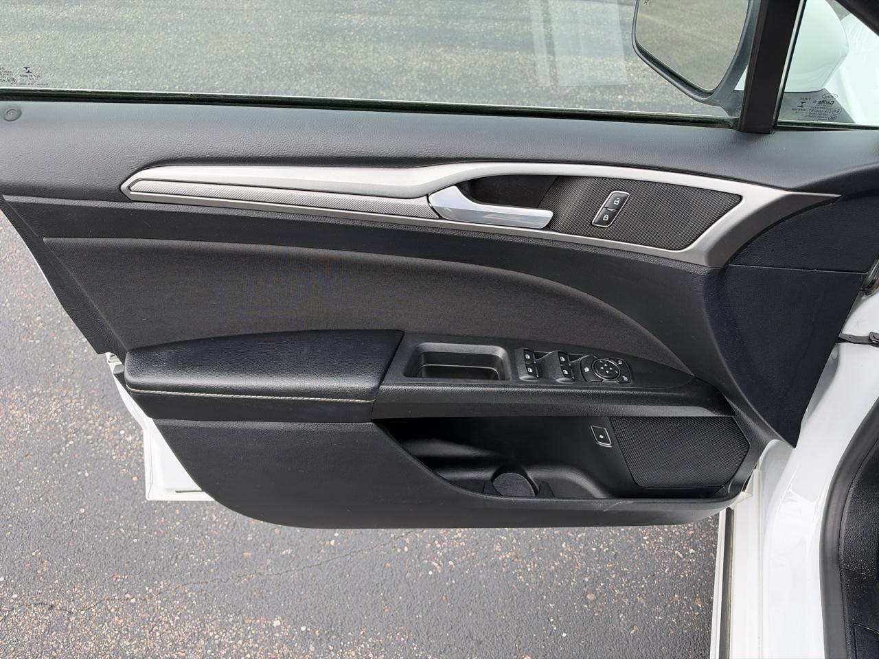 Ford Fusion Hybrid SE FWD 2019
