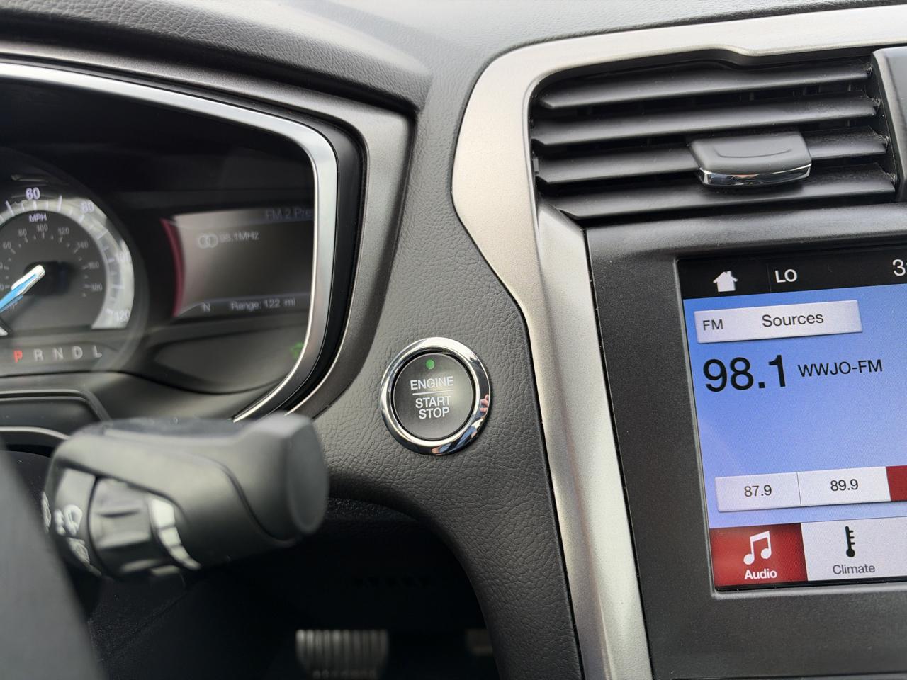 Ford Fusion Hybrid SE FWD 2019