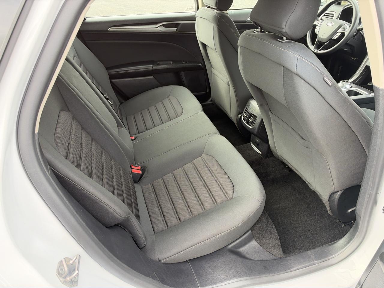 Ford Fusion Hybrid SE FWD 2019