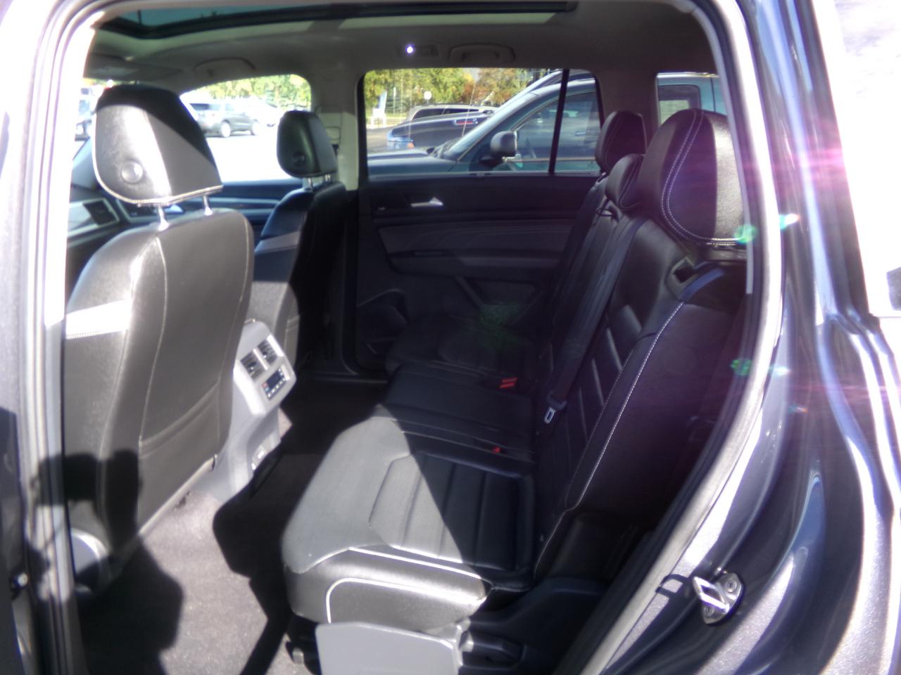 Volkswagen Atlas 3.6L V6 SEL R-Line Black 4MOTION 2023