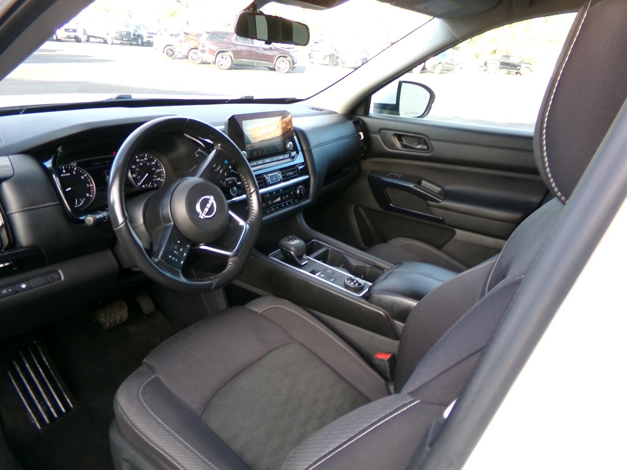 Nissan Pathfinder SV 4WD 2024