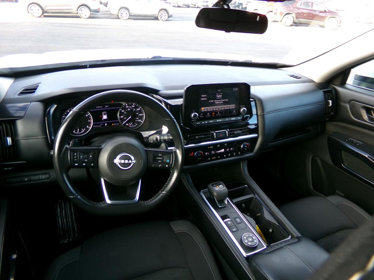 Nissan Pathfinder SV 4WD 2024