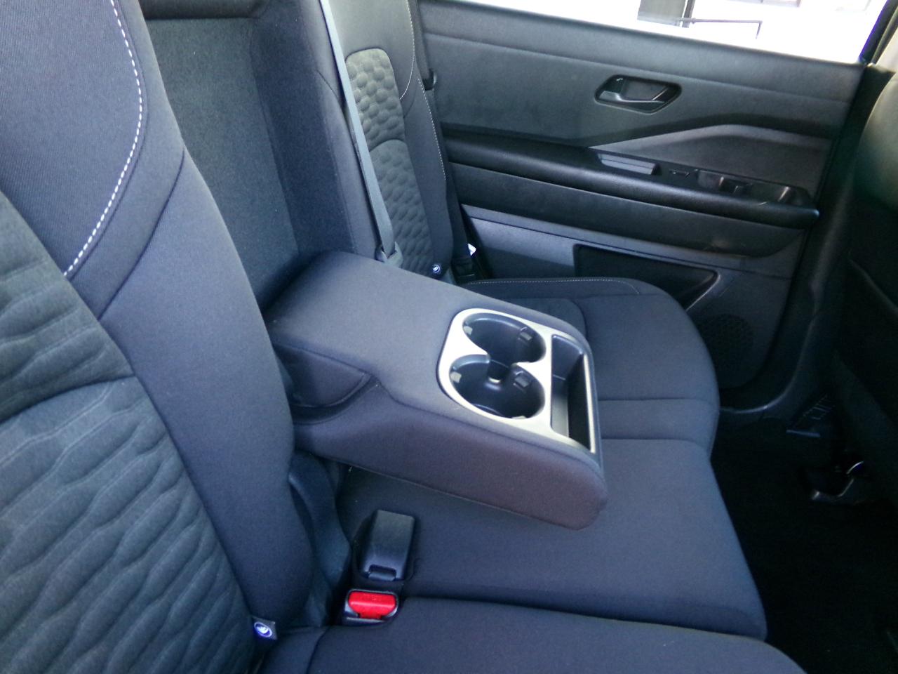 Nissan Pathfinder SV 4WD 2024