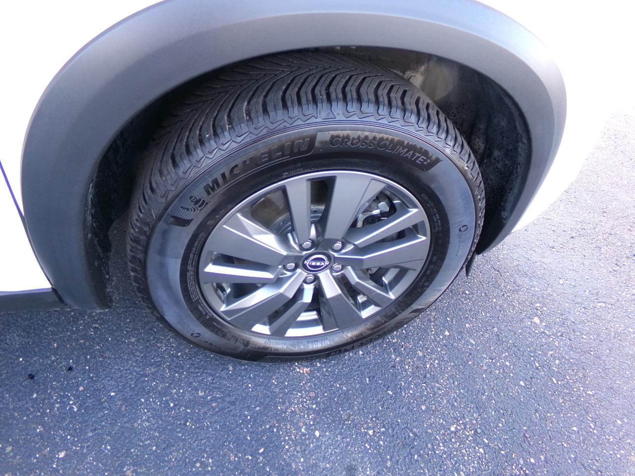 Nissan Pathfinder SV 4WD 2024