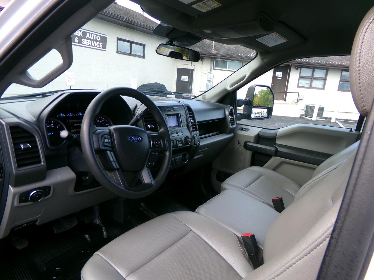 Ford Super Duty F-250 SRW XL 4WD Crew Cab 8' Box 2022