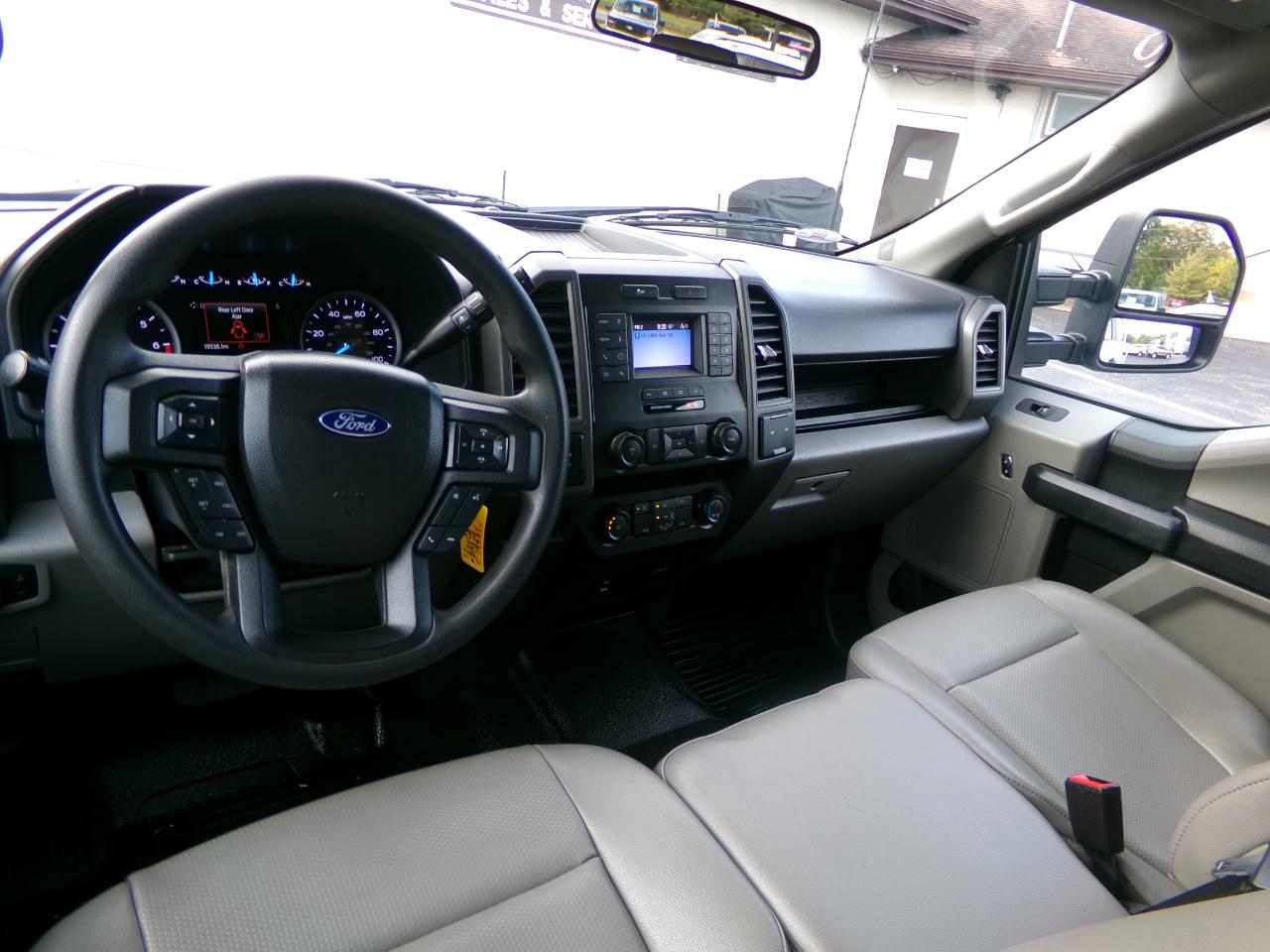 Ford Super Duty F-250 SRW XL 4WD Crew Cab 8' Box 2022