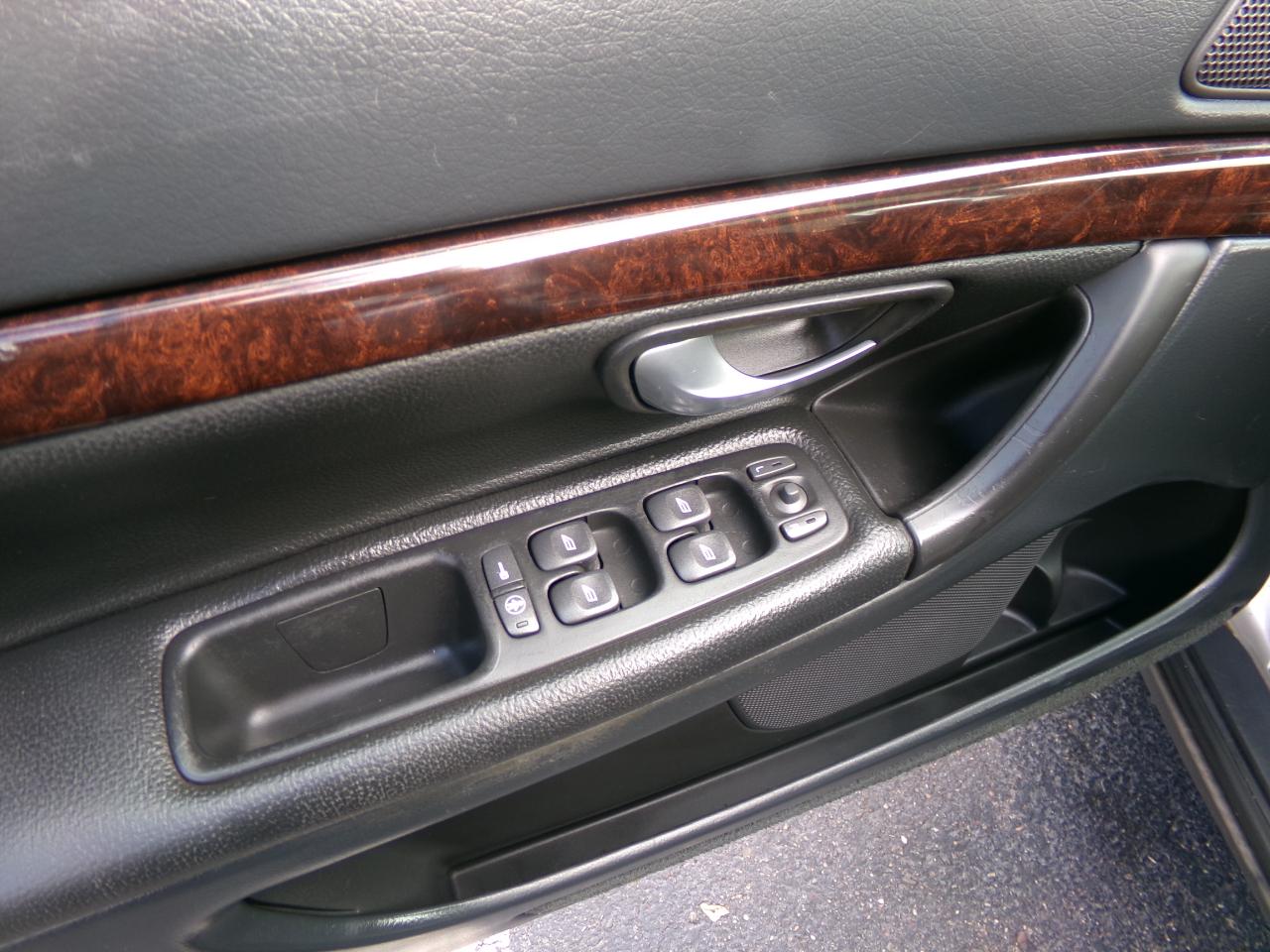 Volvo S80 2.9 A SR 4dr Sdn w/Sunroof 2002