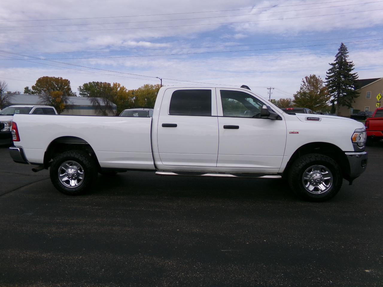 RAM 2500 Tradesman 4x4 Crew Cab 8' Box 2022