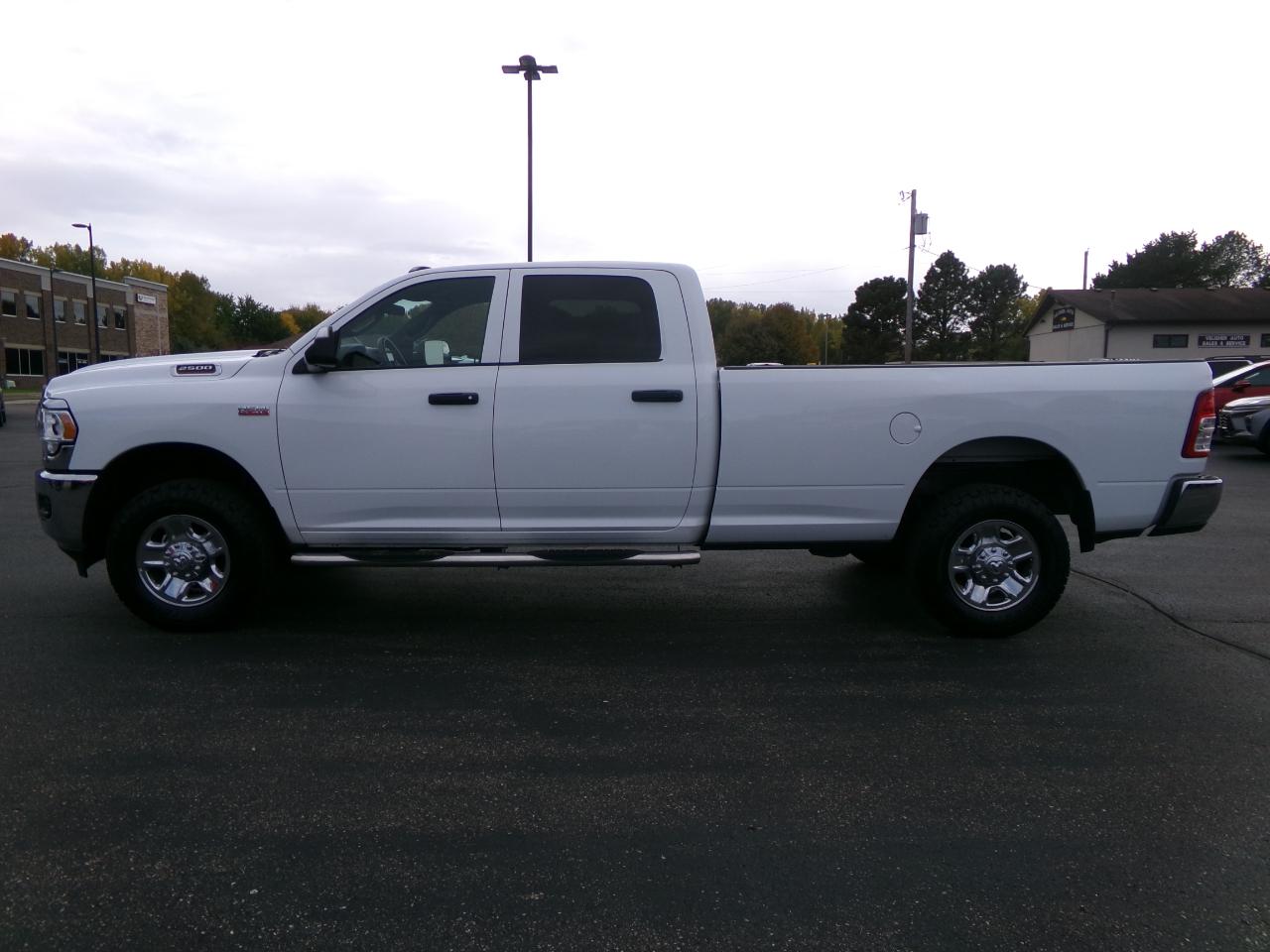 RAM 2500 Tradesman 4x4 Crew Cab 8' Box 2022