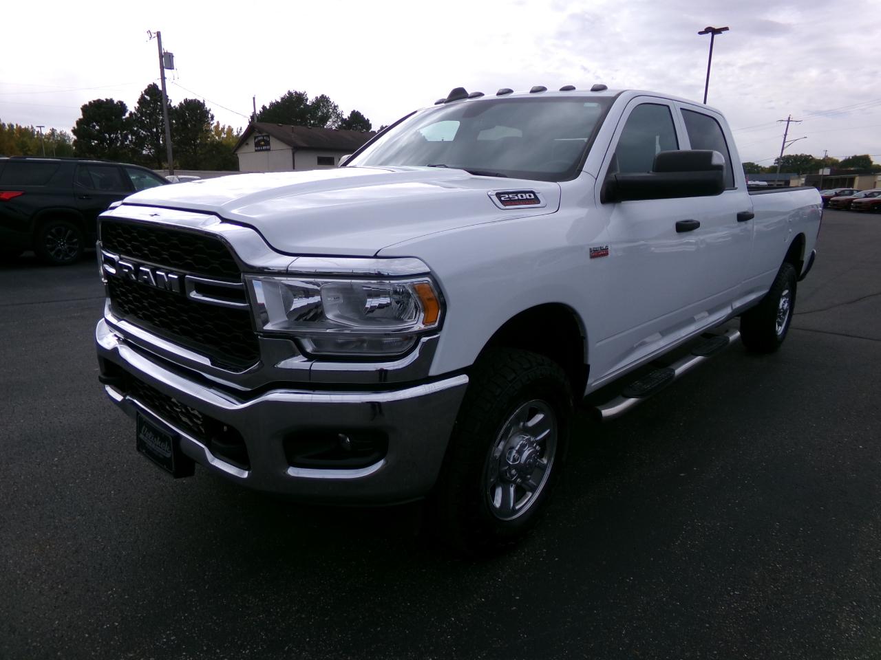 RAM 2500 Tradesman 4x4 Crew Cab 8' Box 2022
