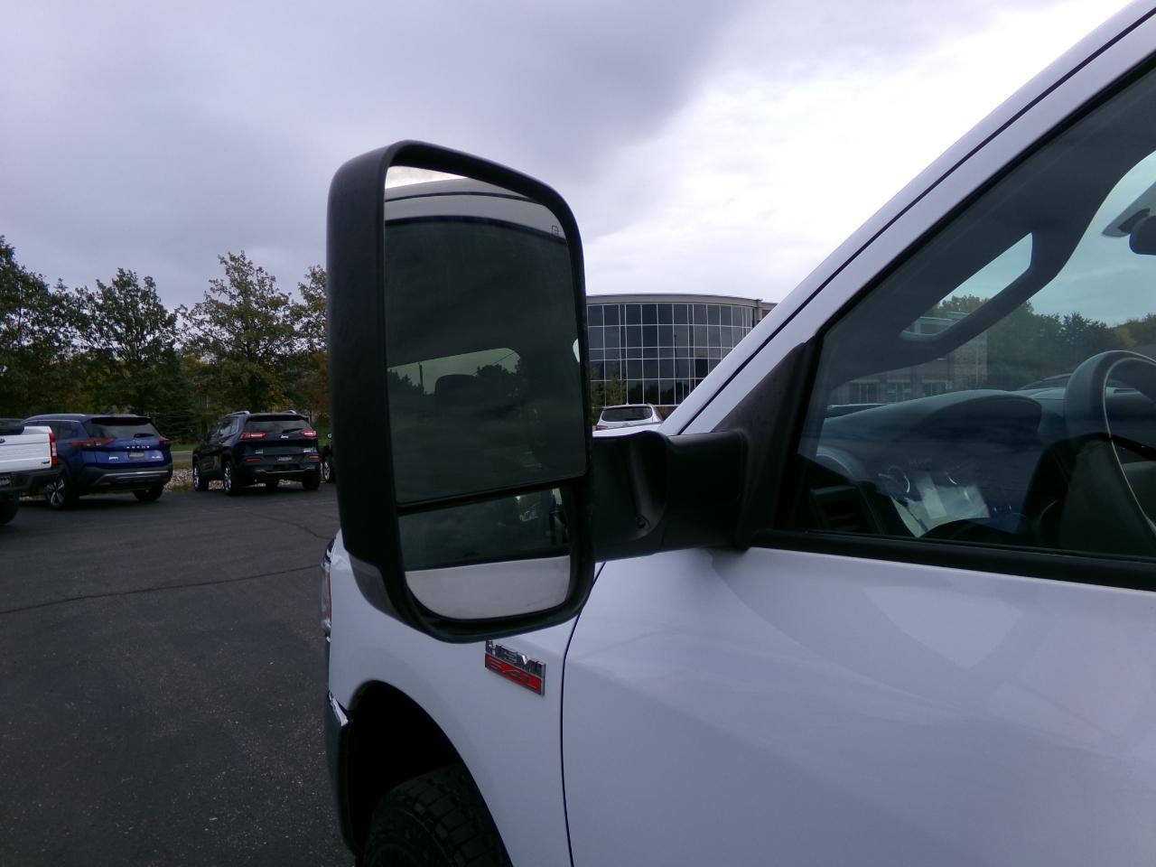 RAM 2500 Tradesman 4x4 Crew Cab 8' Box 2022