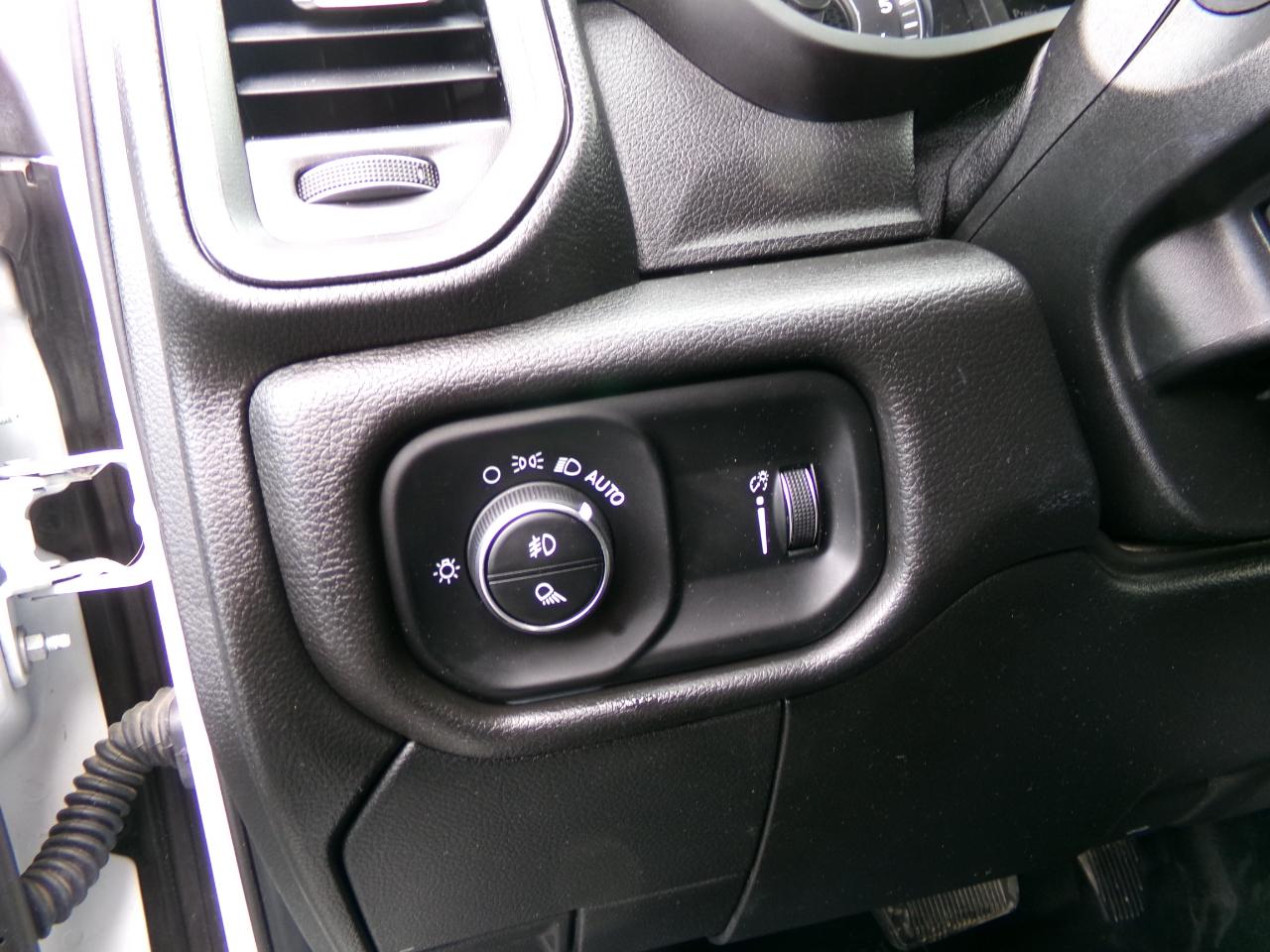 RAM 2500 Tradesman 4x4 Crew Cab 8' Box 2022