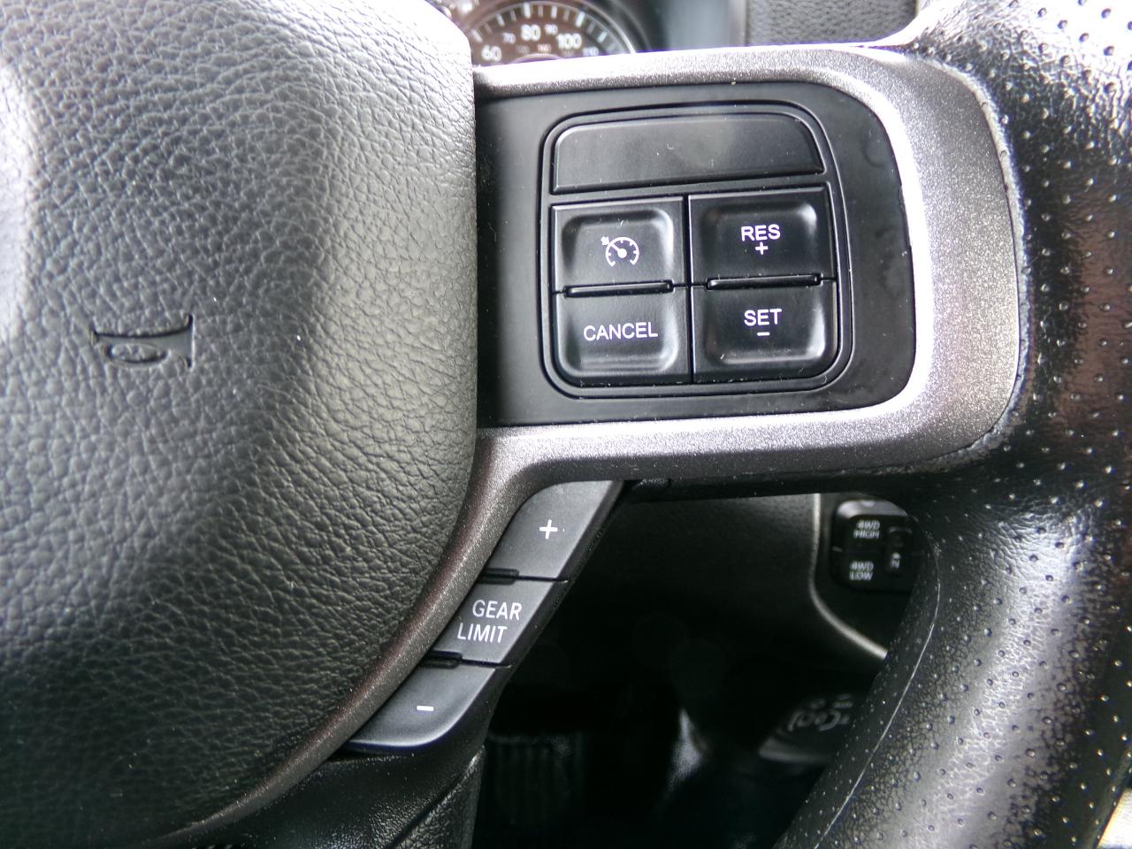 RAM 2500 Tradesman 4x4 Crew Cab 8' Box 2022