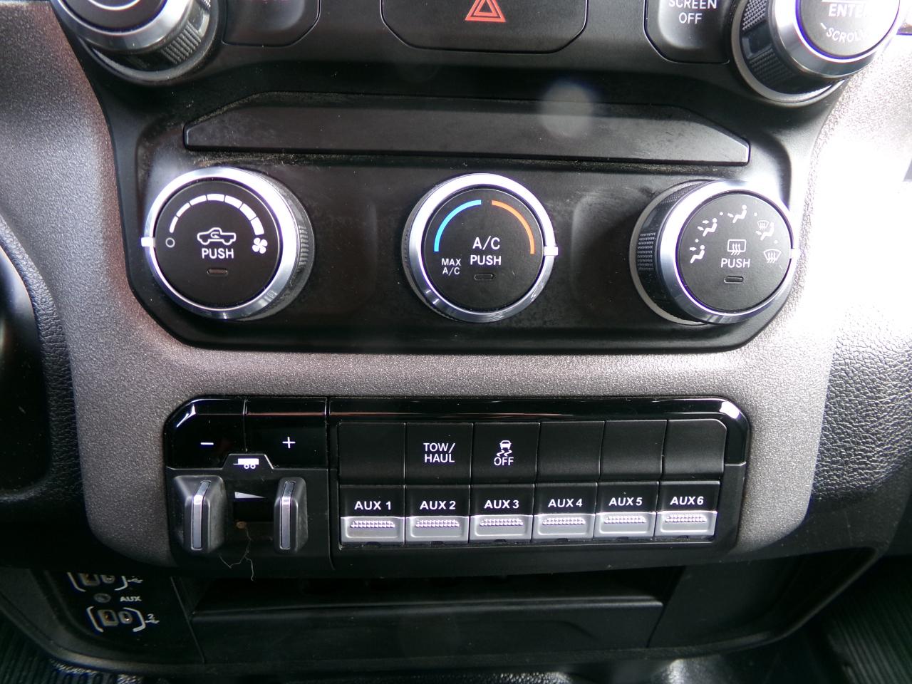 RAM 2500 Tradesman 4x4 Crew Cab 8' Box 2022