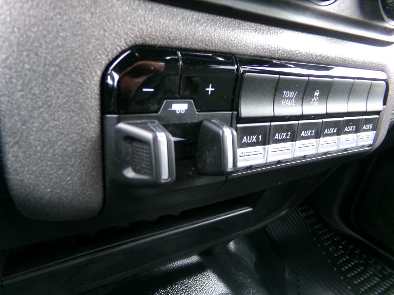 RAM 2500 Tradesman 4x4 Crew Cab 8' Box 2022