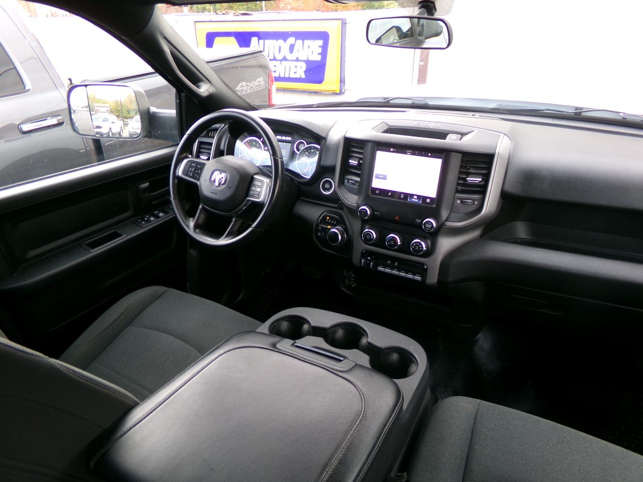 RAM 2500 Tradesman 4x4 Crew Cab 8' Box 2022