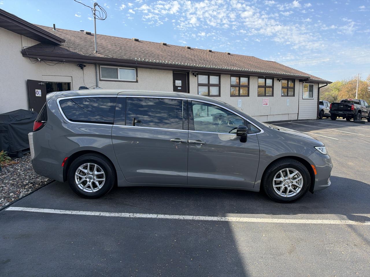 Chrysler Pacifica Select FWD 2025