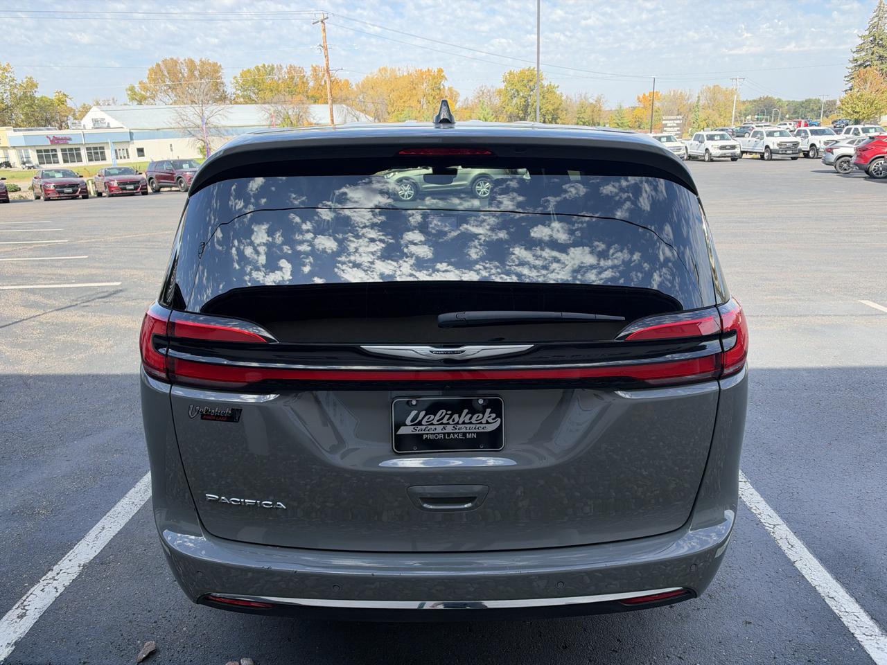 Chrysler Pacifica Select FWD 2025