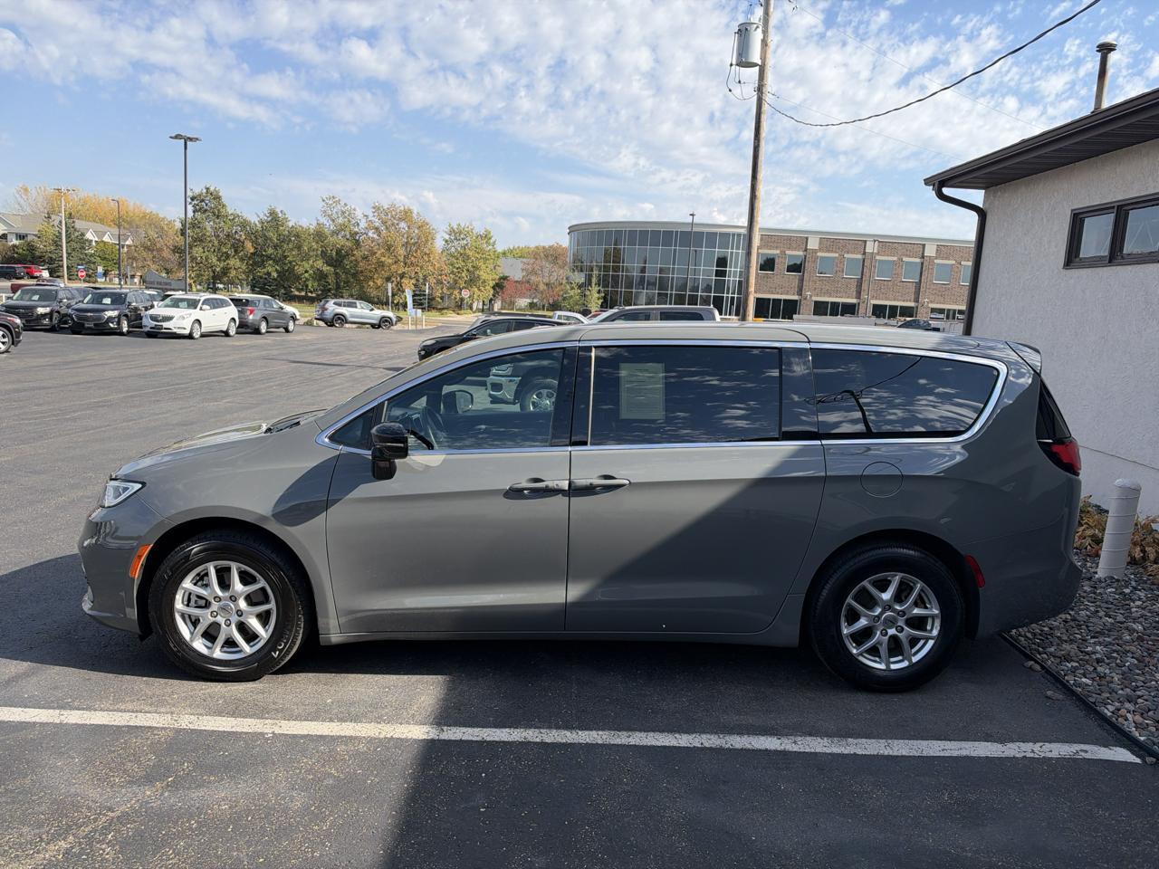 Chrysler Pacifica Select FWD 2025