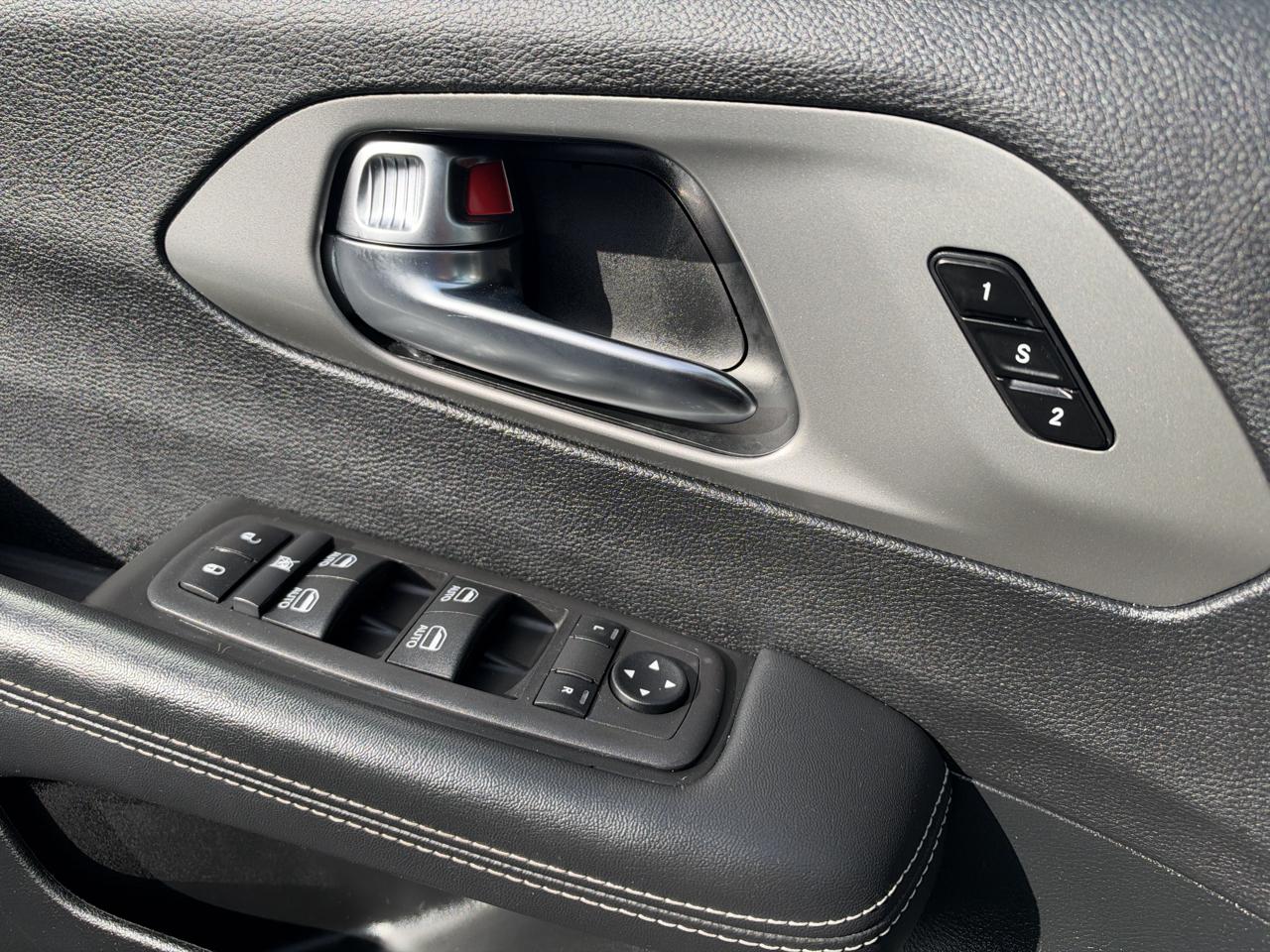 Chrysler Pacifica Select FWD 2025