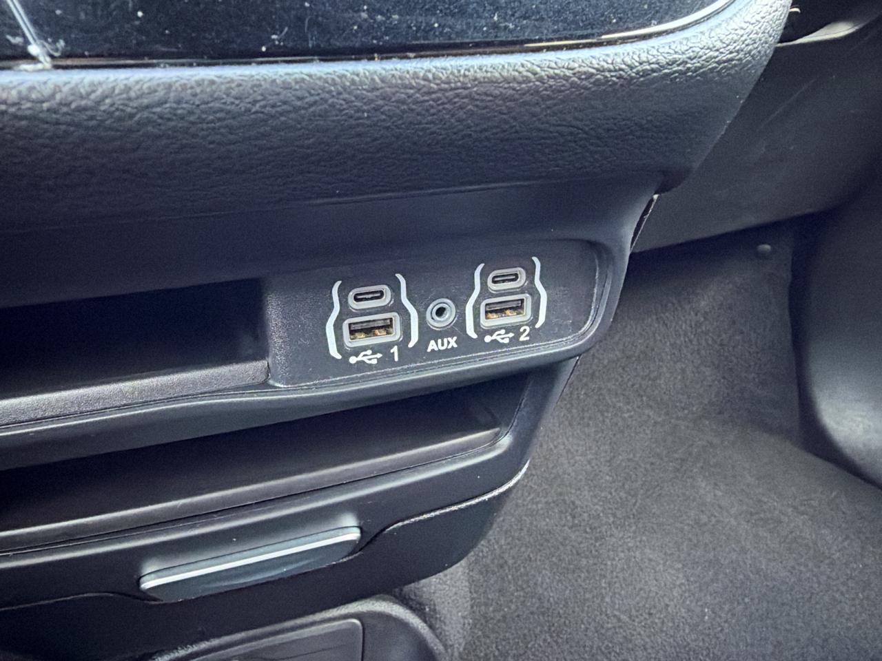 Chrysler Pacifica Select FWD 2025