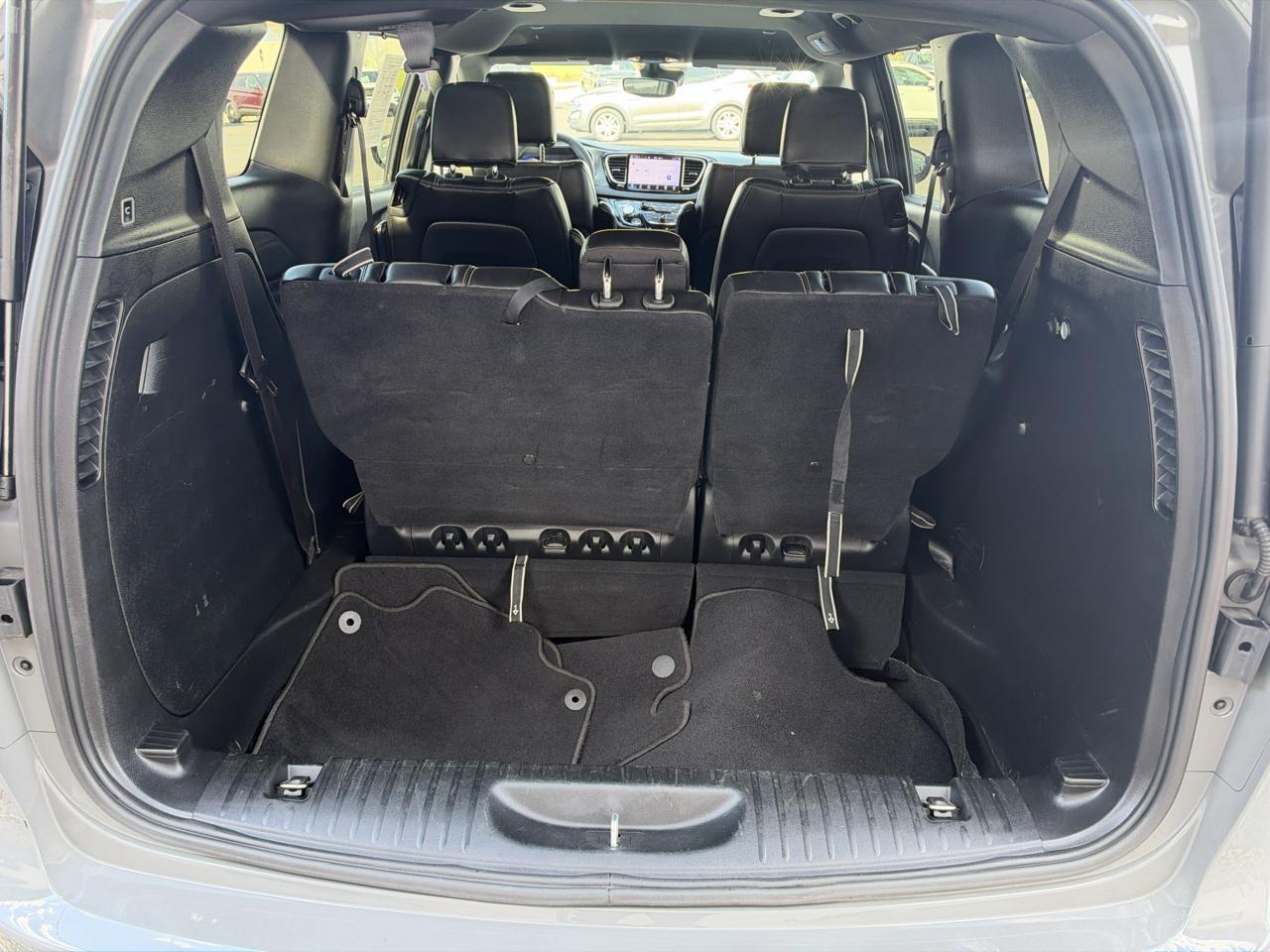 Chrysler Pacifica Select FWD 2025