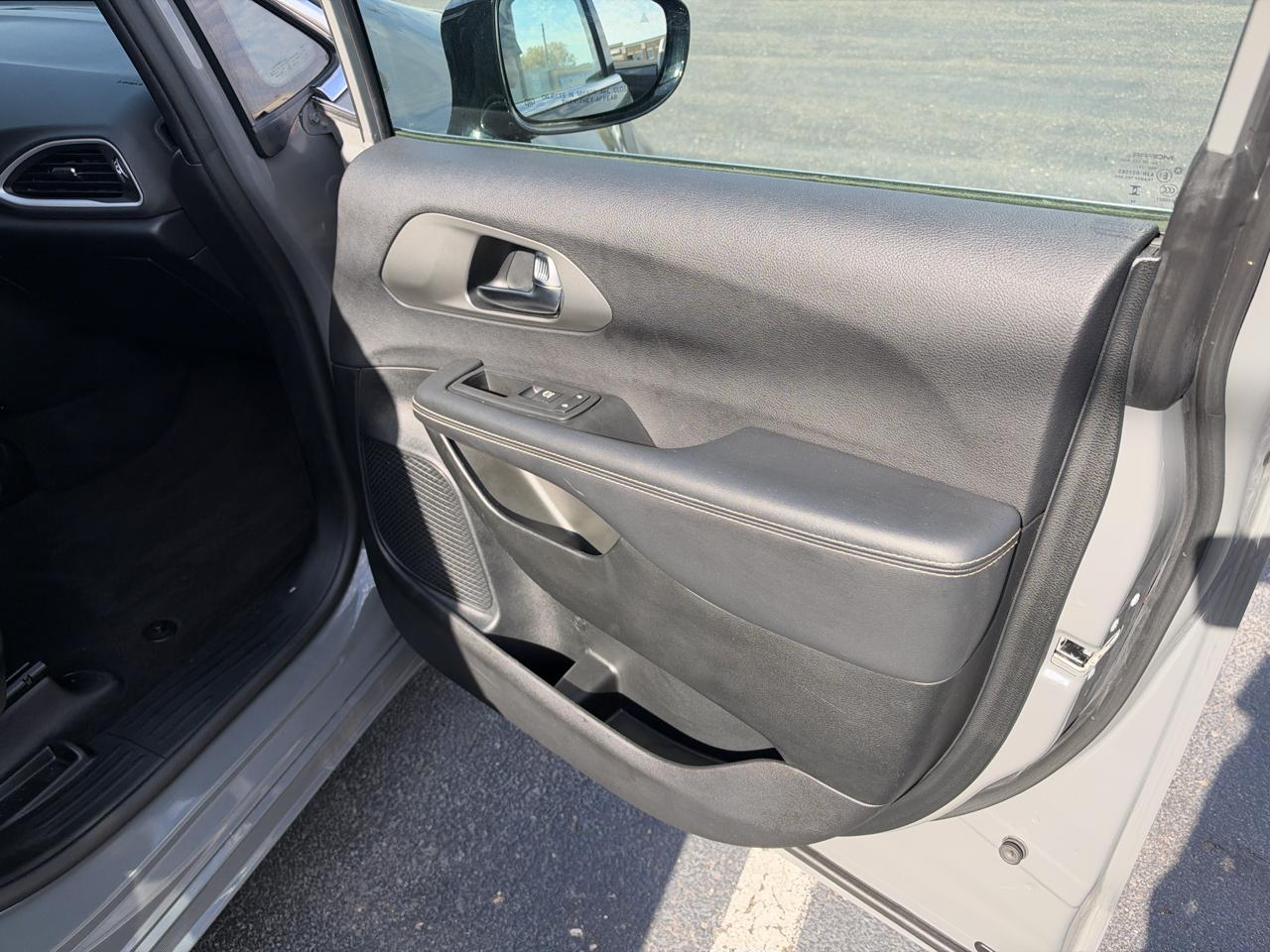 Chrysler Pacifica Select FWD 2025