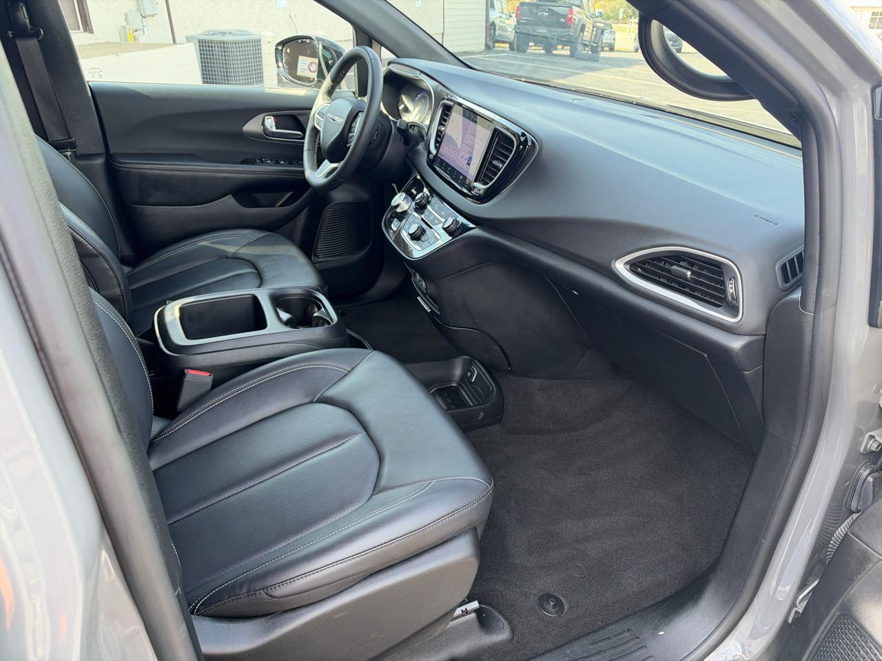 Chrysler Pacifica Select FWD 2025