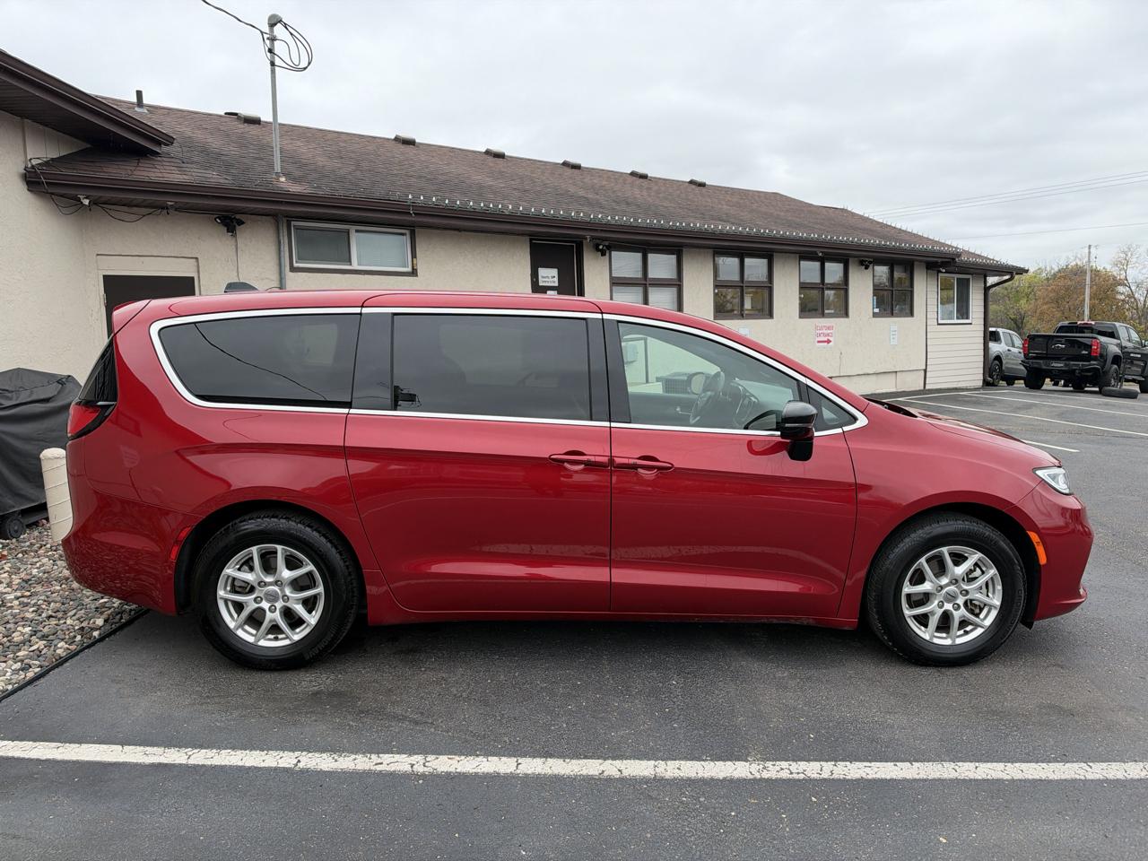 Chrysler Pacifica Select FWD 2025