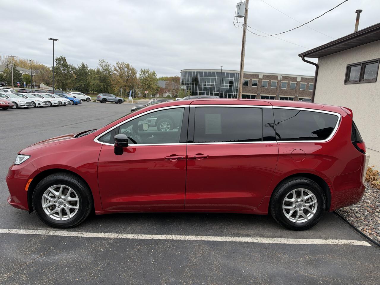 Chrysler Pacifica Select FWD 2025