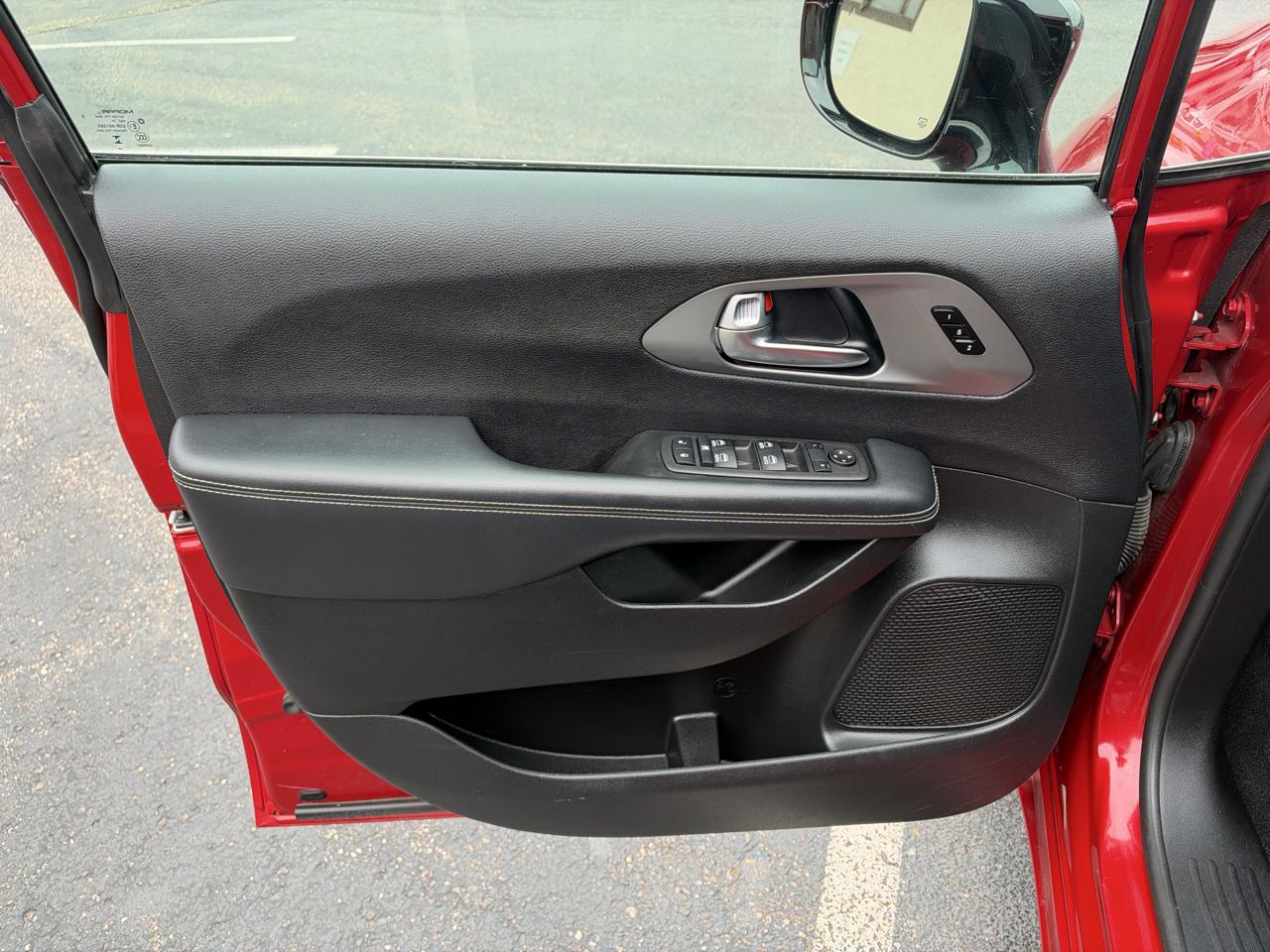 Chrysler Pacifica Select FWD 2025