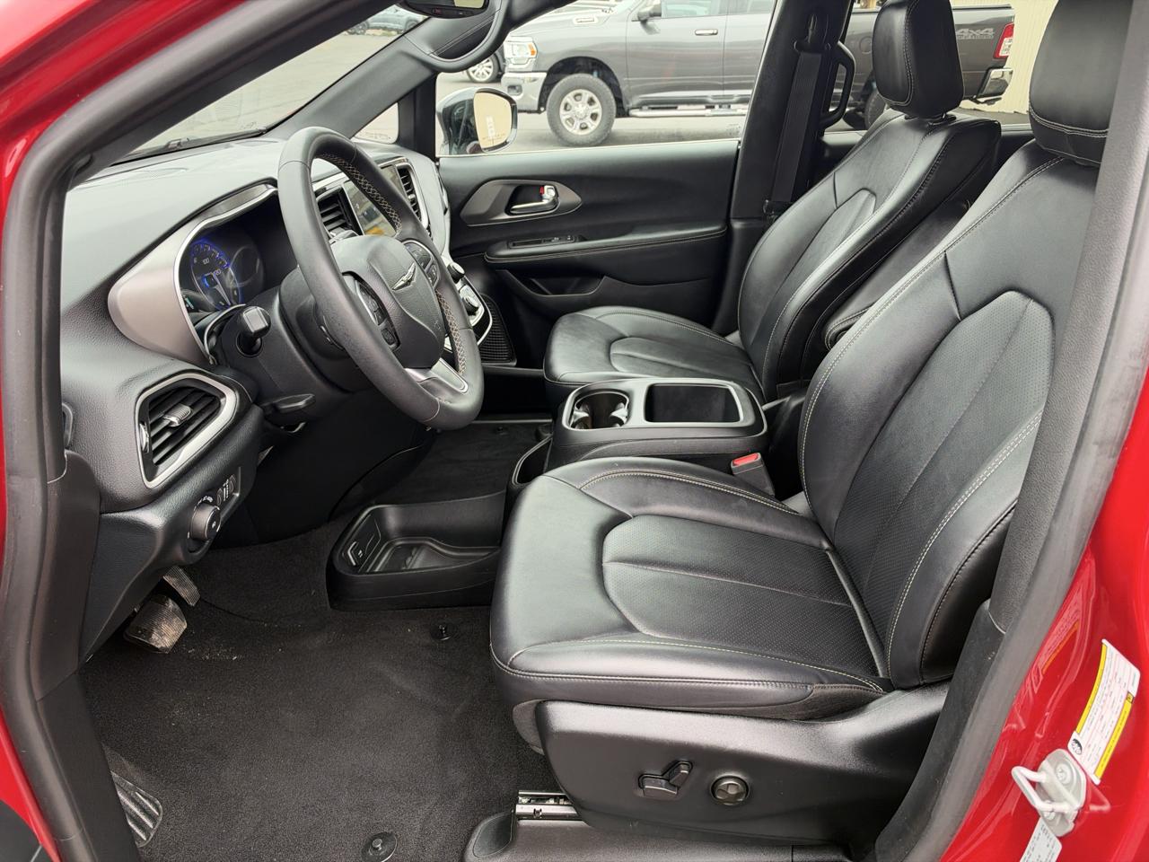 Chrysler Pacifica Select FWD 2025
