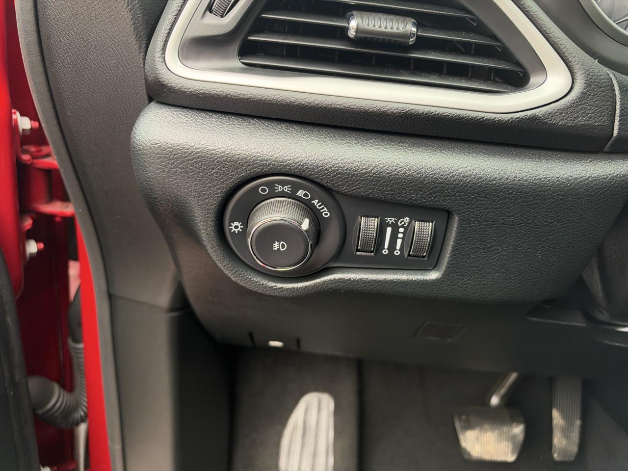 Chrysler Pacifica Select FWD 2025