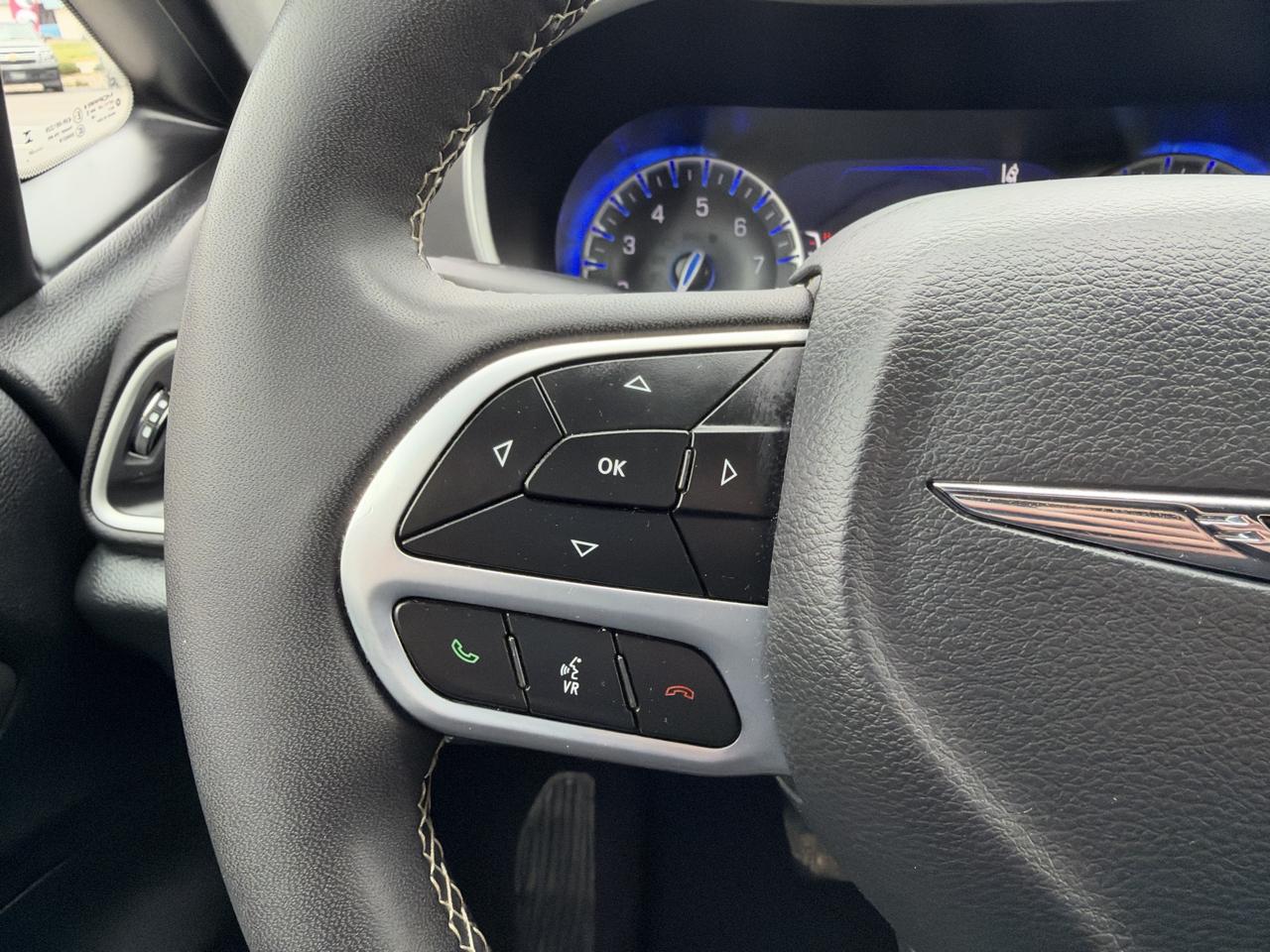 Chrysler Pacifica Select FWD 2025