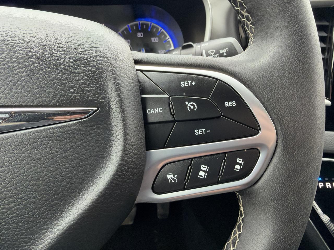 Chrysler Pacifica Select FWD 2025