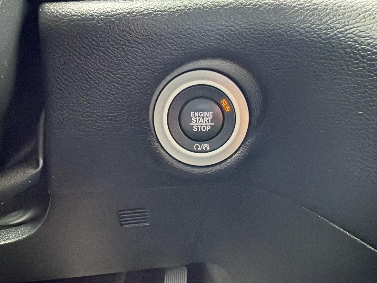 Chrysler Pacifica Select FWD 2025