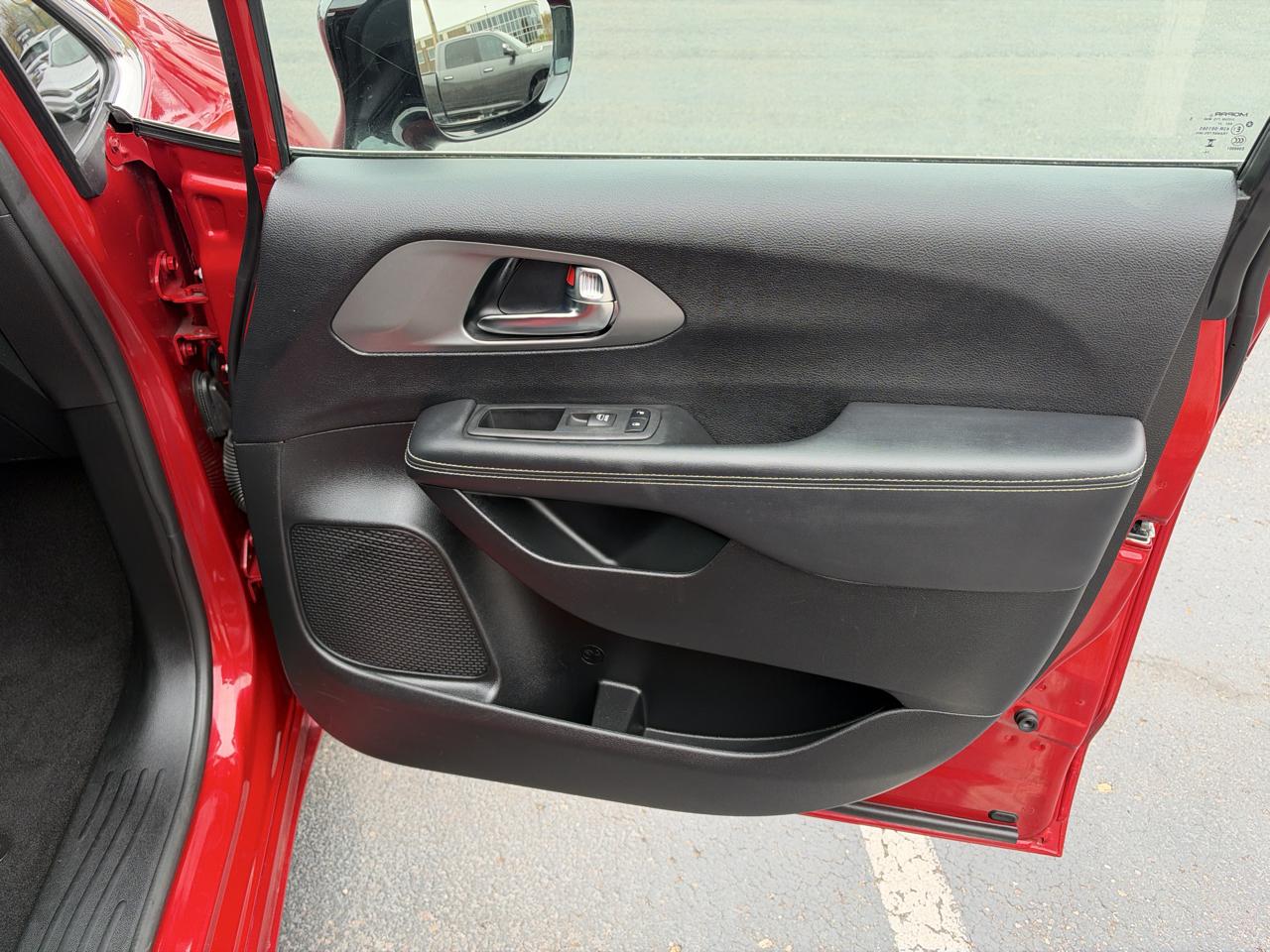 Chrysler Pacifica Select FWD 2025