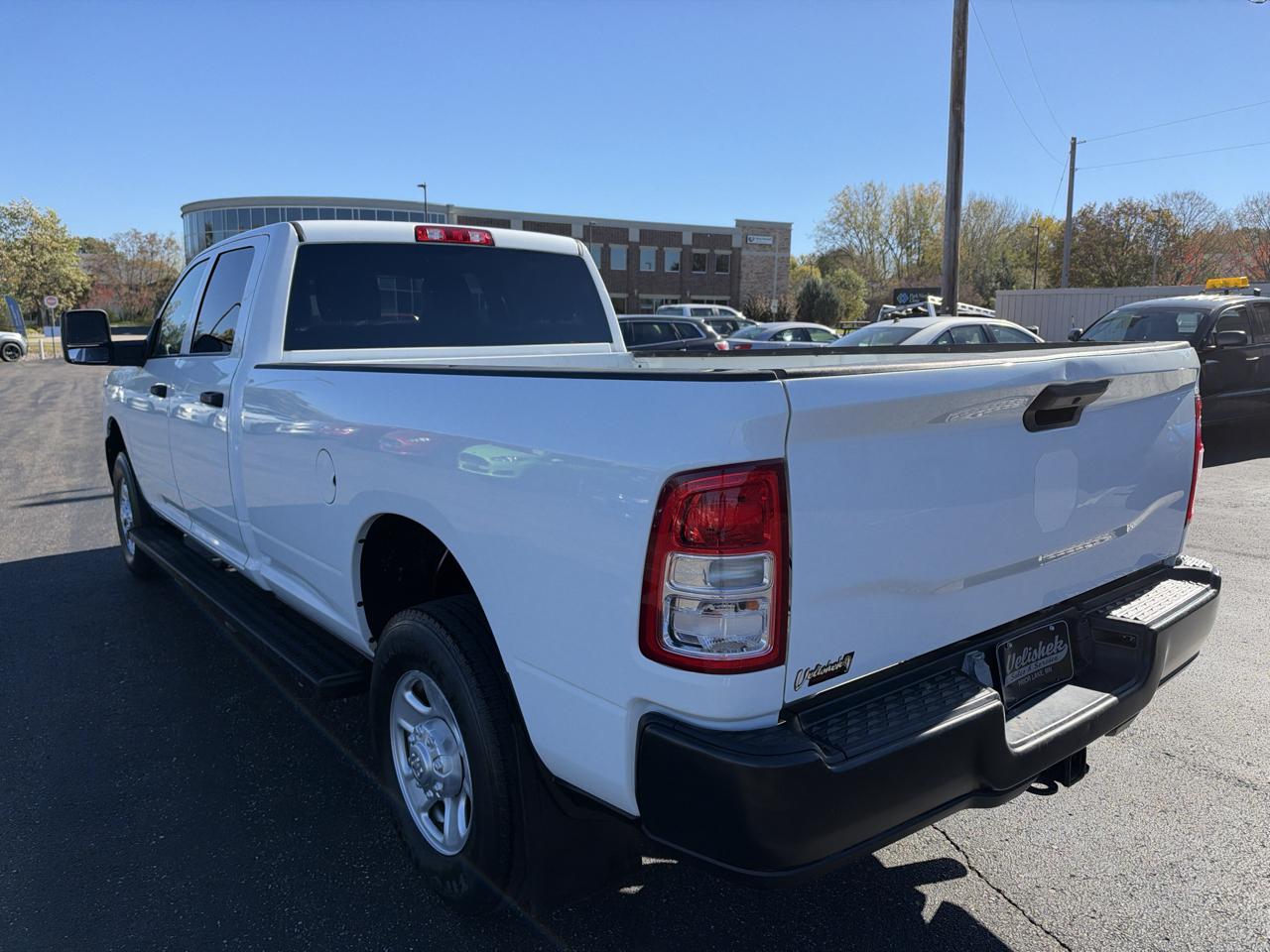 RAM 3500 Tradesman 4x4 Crew Cab 8' Box 2023