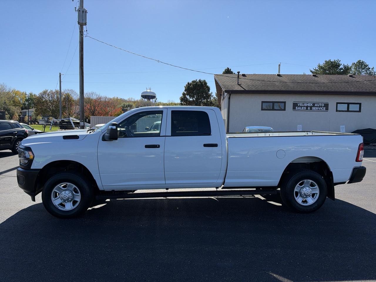 RAM 3500 Tradesman 4x4 Crew Cab 8' Box 2023
