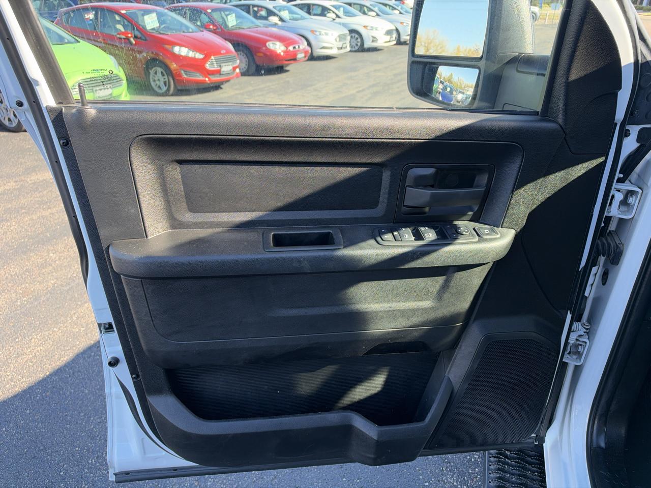 RAM 3500 Tradesman 4x4 Crew Cab 8' Box 2023