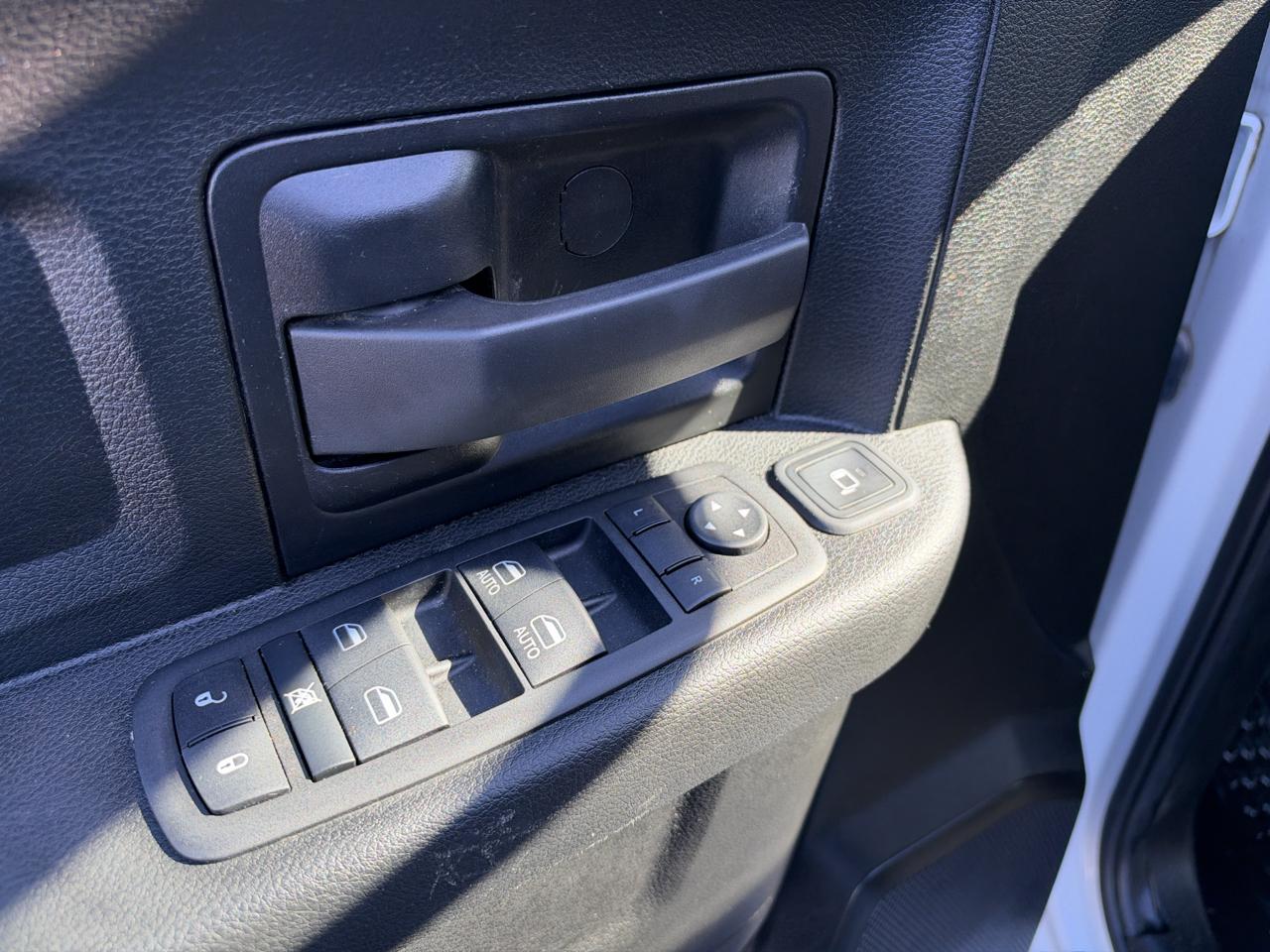 RAM 3500 Tradesman 4x4 Crew Cab 8' Box 2023
