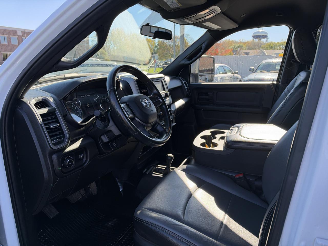 RAM 3500 Tradesman 4x4 Crew Cab 8' Box 2023