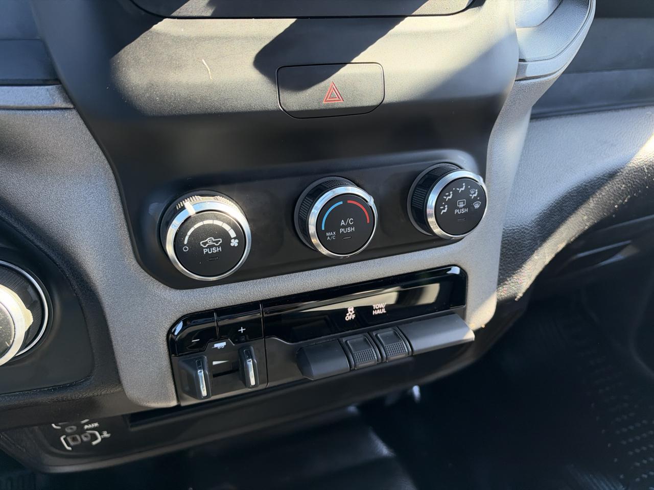 RAM 3500 Tradesman 4x4 Crew Cab 8' Box 2023