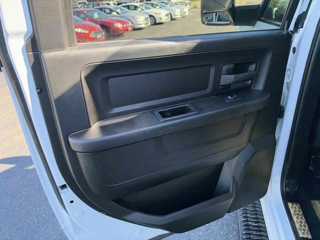 RAM 3500 Tradesman 4x4 Crew Cab 8' Box 2023